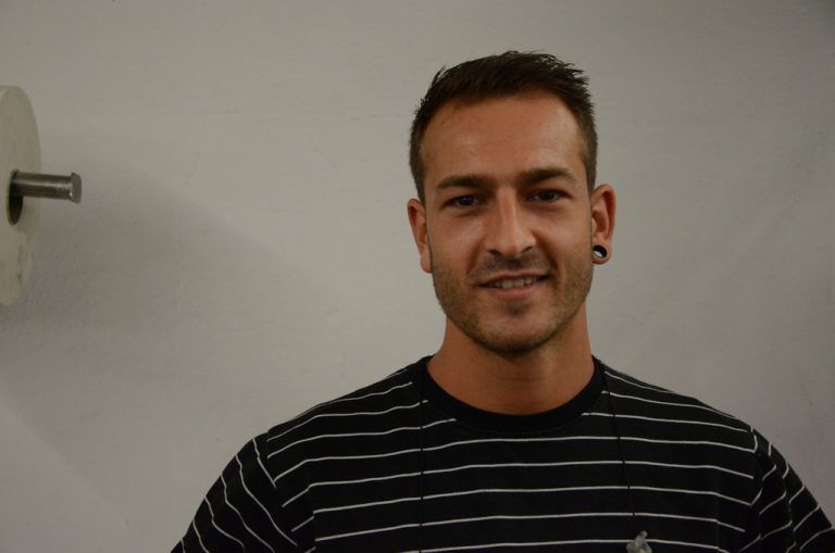 Mathias Meyer,BlechtechnikerWir können hier sehr viele schöne Sachen aus Edelstahl produzieren, das ist interessant. Wir machen von der Küche bis zu Design-Gegenständen alles.