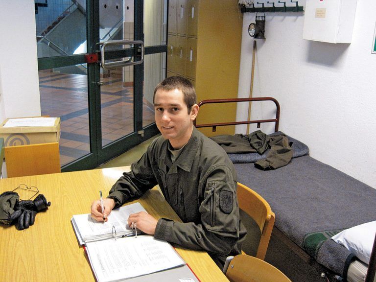 Maximilian Rusch ist Grundwehrdiener beim Jägerbataillon 23 und hat zu Weihnachten Bereitschaftsdienst. Foto: VN/Bösch