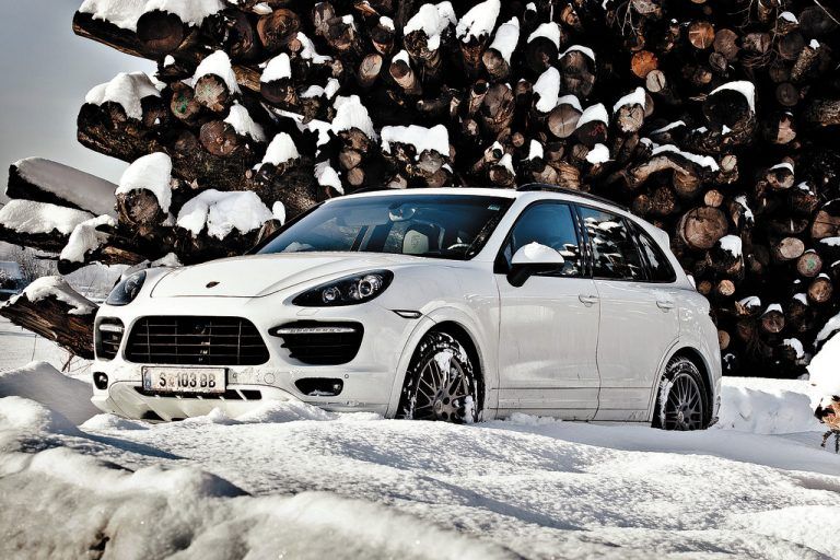 Mehr PS, tiefergelegt: Im Bedarfsfall geht der Cayenne GTS auch souverän über ,,Offroad-Hürden“. Fotos: VN/Steurer