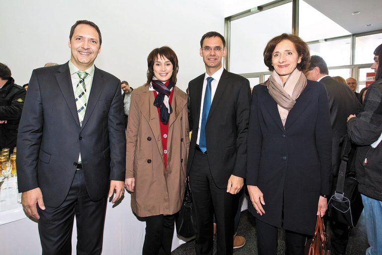 Messemacher mit Ehrengästen: Geschäftsführer Dietmar Stefani (l.) sowie Landeshauptmann Markus Wallner und Sonja mit Landesrätin Bernadette Mennel.