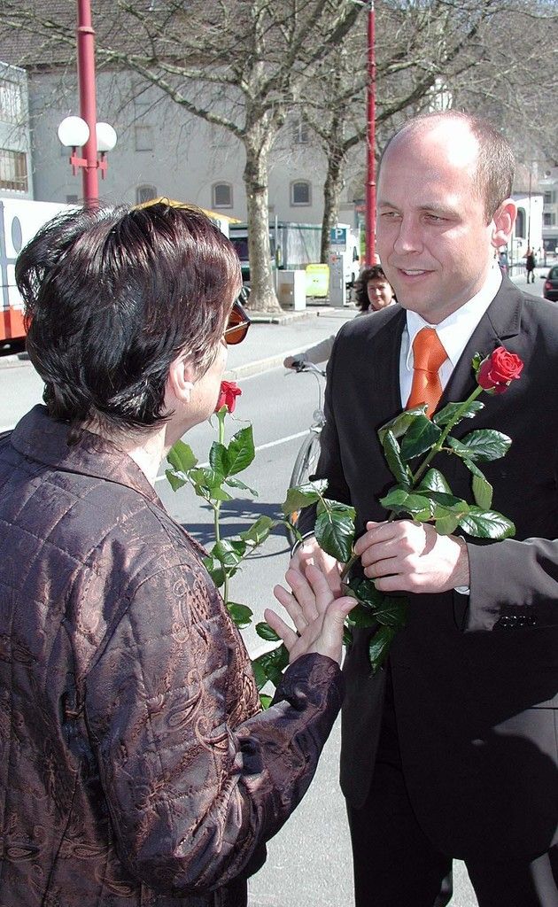 Michael Ritsch beim Verkauf seiner selbstgezüchteten Rosen.