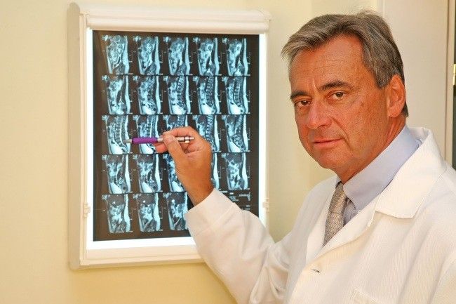 Michael Zimpfer, Ordinarius, fachl. Begleitung. Die Therapie, die von Helmut Elmenreich durchgeführt wird, hat schon vielen Menschen geholfen. Wir arbeiten regelmäßig zusammen.