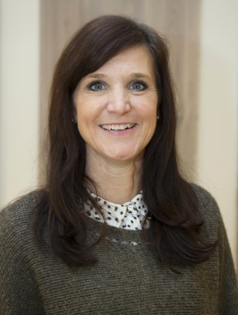 Michaela Sutterlüti,VerkaufEs ist schön, als regionales Unternehmen mit hochwertigen, regionalen Produkten zu arbeiten. Bei uns wird jeder Kunde individuell beraten, schließlich soll ein Boden auch lange Freude machen.