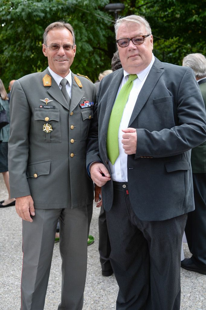 Militärkommandant Ernst Konzett (l.) mit Prof. Ernest Enzelsberger.