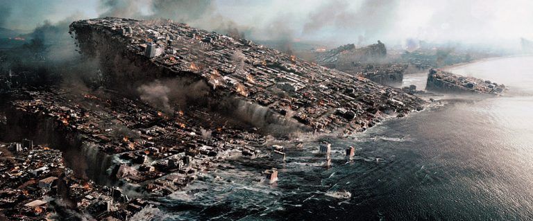 Mit „2012“ setzte Roland Emmerich die erwartete Apokalypse trickreich in Szene. Am Ende von 158 Minuten lässt er einen Rest der Menschheit in Schiffen wie der Arche Noah überleben. Foto: Columbia Pictures