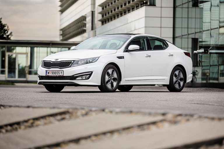 Mit dem Optima setzt Kia nicht nur beim Design Akzente, sondern auch mit der zukunftsweisenden Hybrid-Technik. Fotos: VN/Steurer