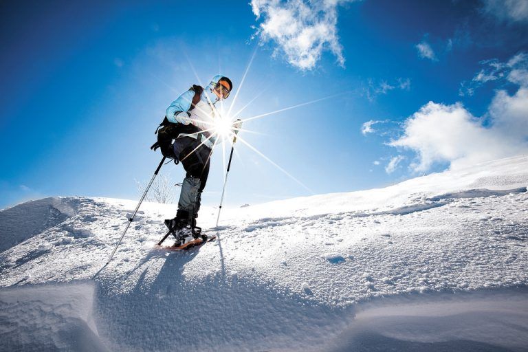 Mit den Wintersportangeboten von Hervis macht das Sportprogramm auch in der kalten Jahreszeit Spaß. Foto: shutterstock