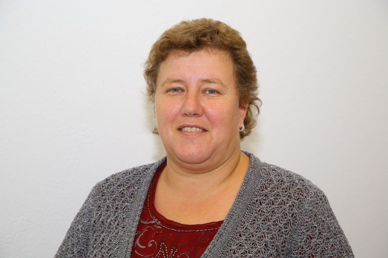 Monika Lisch,BüromitarbeiterinIch kümmere mich um den Schriftverkehr, um die Buchhaltung und was eben so anfällt in einem technischen Büro. Mir gefällt es sehr gut.