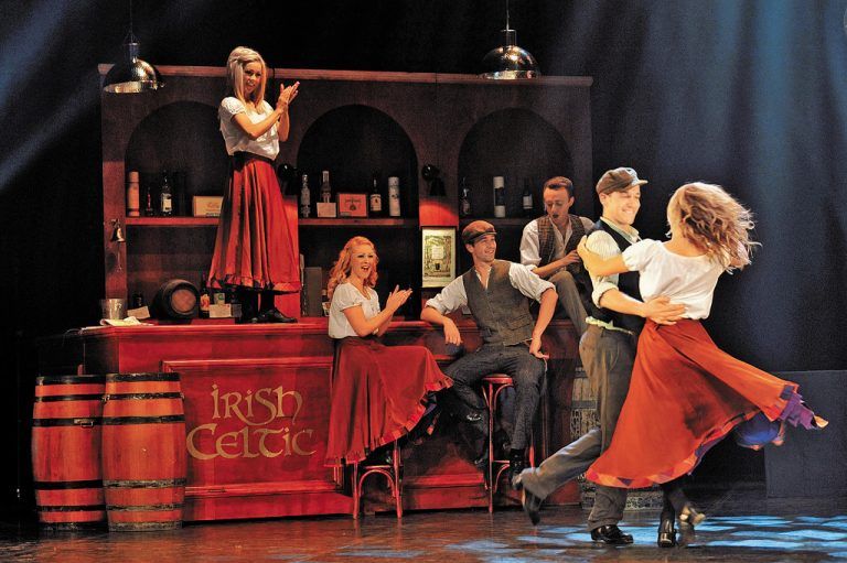 Mystisch und zauberhaft, dann wieder atemberaubend schnell: Die neue Tanzshow „Irish Celtic – Spirit of Ireland“. Foto: BB Promotion
