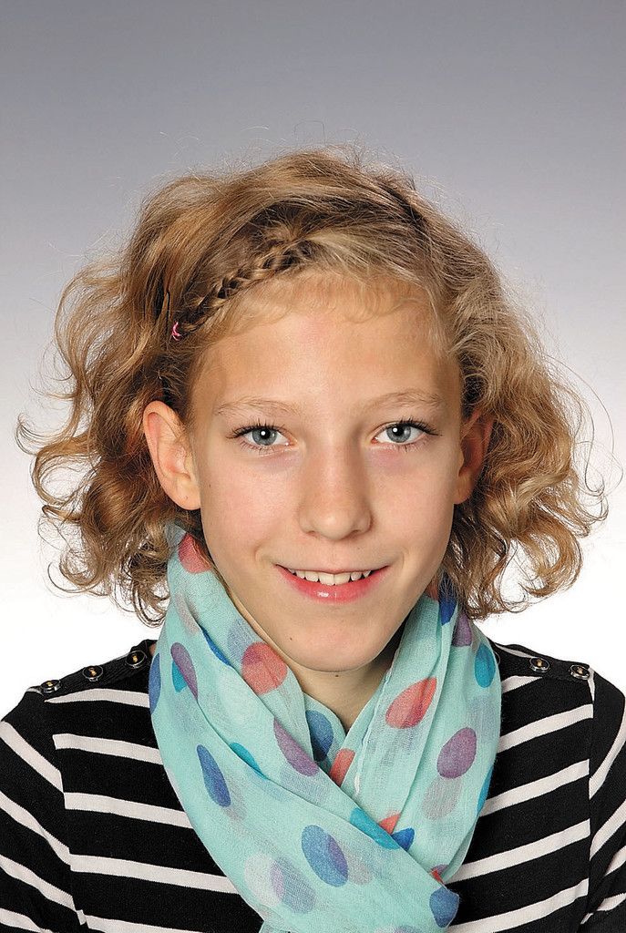 Nadine Oprießnig,JuniorfirmaIn diesem Fach lernen wir, wie es ist, „in einer Firma zu arbeiten“. Das Schwierigste war, als wir das erste Mal produzieren mussten, da gab es ein großes Chaos, weil wir nicht schnell genug waren. Aber was mir dabei am meisten gefällt, ist, langsam eine Ahnung zu bekommen, wie es im echten Berufsleben sein kann.
