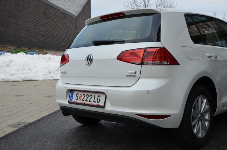 Negativ: Der Kofferraum ist größer. Bis zur Decke vollbepackt schluckte der Golf 6 aber 35 Liter Ladevolumen mehr.