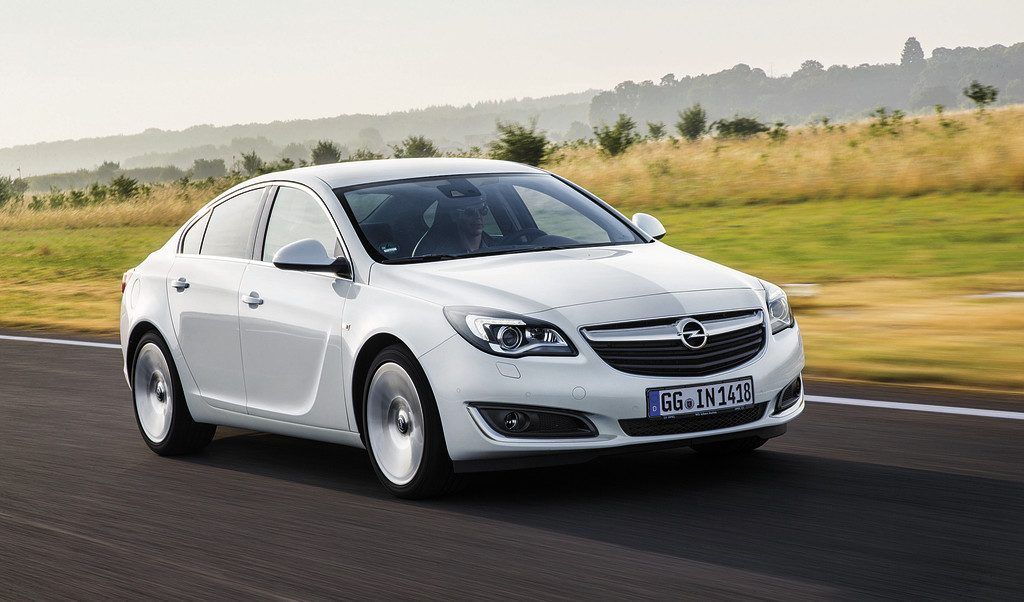 Opel-Flaggschiff Insignia fährt im neuen Gewand vor