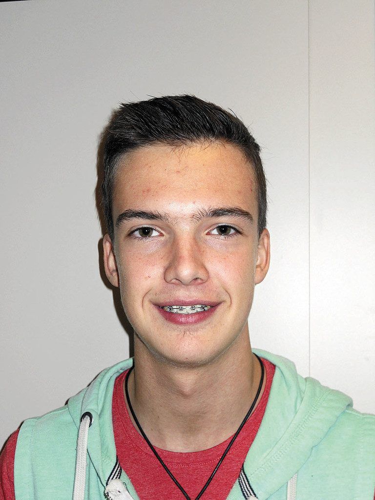 Nicolas Zuderell, 17 JahreSchön, dass sich die Gemeinde für uns Jugendliche interessiert. Eine Gruppe von Jugendlichen hat ihr Statement zum Leben in der Gemeinde abgeben dürfen. Wir spürten, dass wir ernst genommen werden.