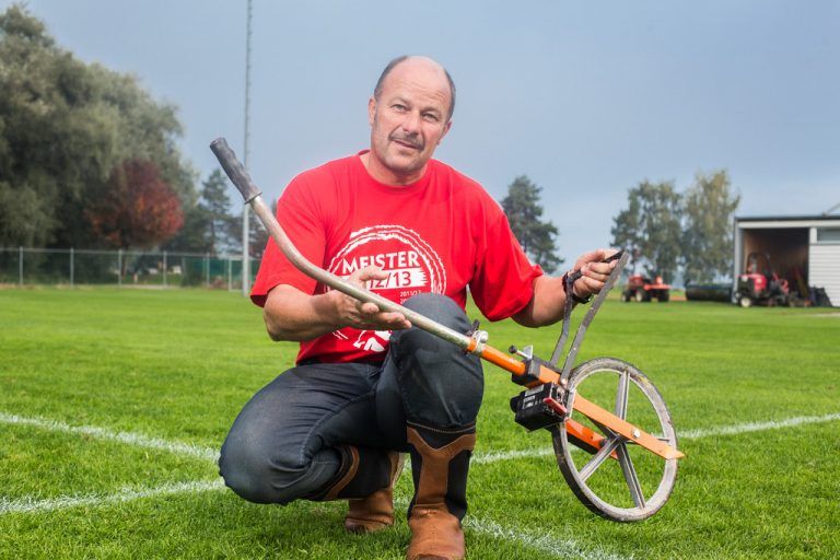 Ohne Robert Nagel kein Stundenlauf in Hard: Der Bootsbauer ist von der ersten Stunde an dabei. Auch am kommenden Samstag wird er die Laufstrecke einrichten. Foto: VN/Steurer
