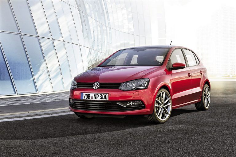 Optisch praktisch unverändert, dafür mit moderner Technik aus der Oberklasse ausgestattet: der neue VW Polo. Fotos: werk