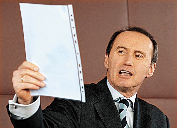 Karas sieht eine Schuldenfalle