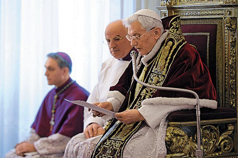 Papst Benedikt XVI. überraschte gestern bei einer Vollversammlung der Kardinäle im Vatikan mit seiner Rücktrittserklärung. Foto: Reuters