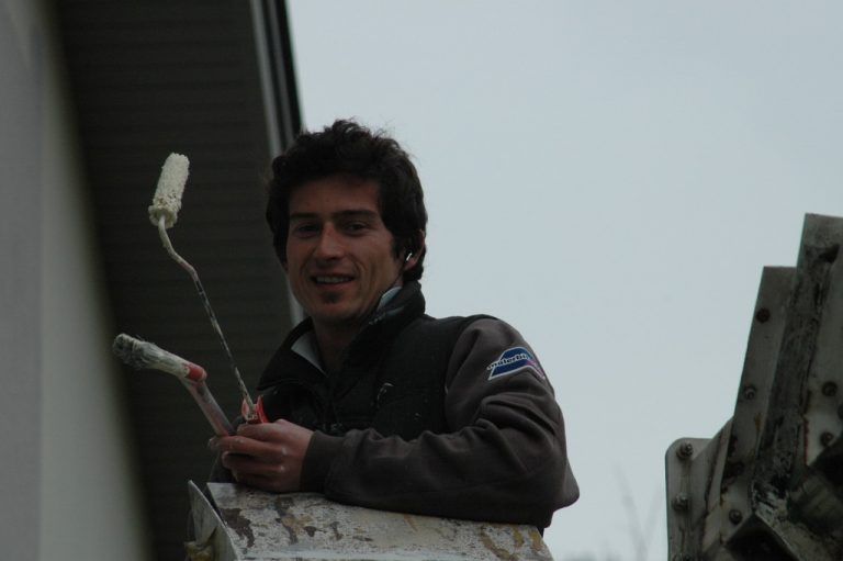 Patrick Auth Maler, AnstreicherIch mag meine Arbeit, weil sie vielseitig und kreativ ist. Außerdem bleibe ich dabei körperlich fit. Was ich schätze, ist das familiäre Arbeitsklima.