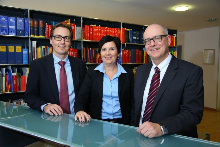 Patrick Piccolruaz, Petra Piccolruaz und Stefan Müller sind sattelfest in Rechtssachen und bieten den Klienten Sicherheit in vielen Fragen.