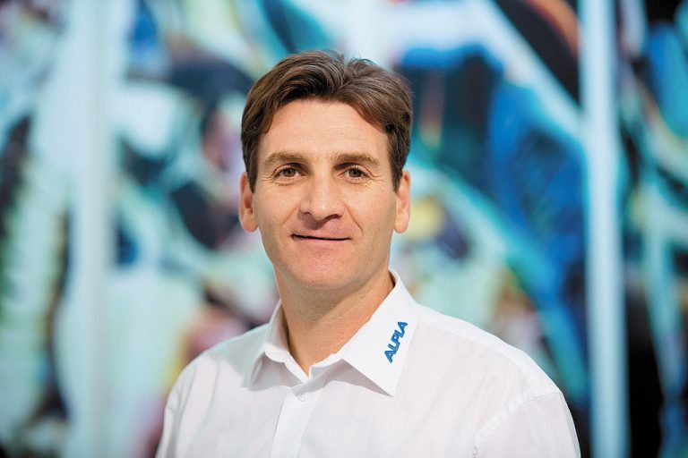 „Planungs- und Problemlösungsfähigkeit, Eigenverantwortung, hohe Leistungsbereitschaft und nicht zuletzt ein guter Teamplayer machen einen talentierten Lehrling aus.“ Foto: Alpla