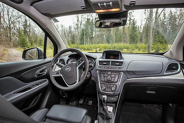Positiv: solide verarbeitetes Cockpit, gut nutzbares Ladeabteil, sicheres Fahrverhalten, üppige Ausstattung