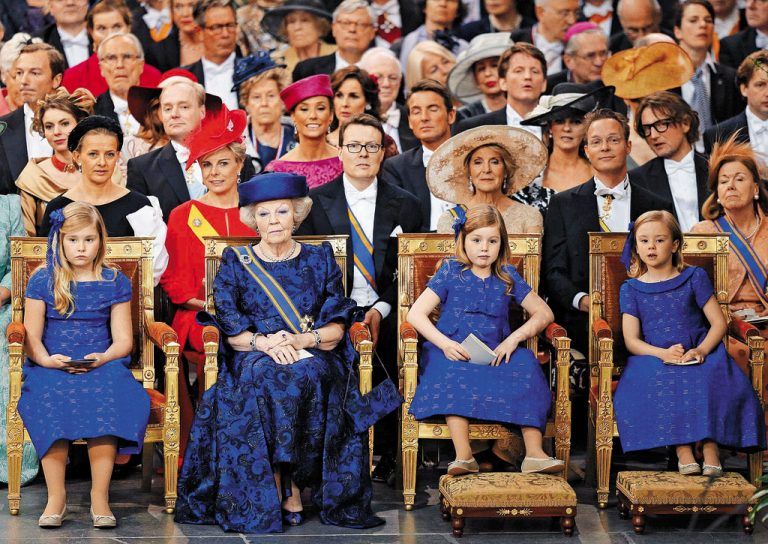 Prinzessin Beatrix, flankiert von ihren Enkelinnen Catharina-Amalia, Alexia und Ariane.