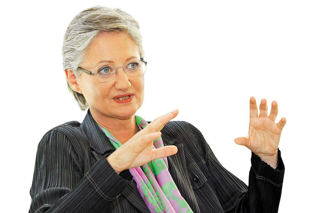 Schmied glaubt an ein neues Dienst- und Besoldungsrecht und will Ministerin bleiben.