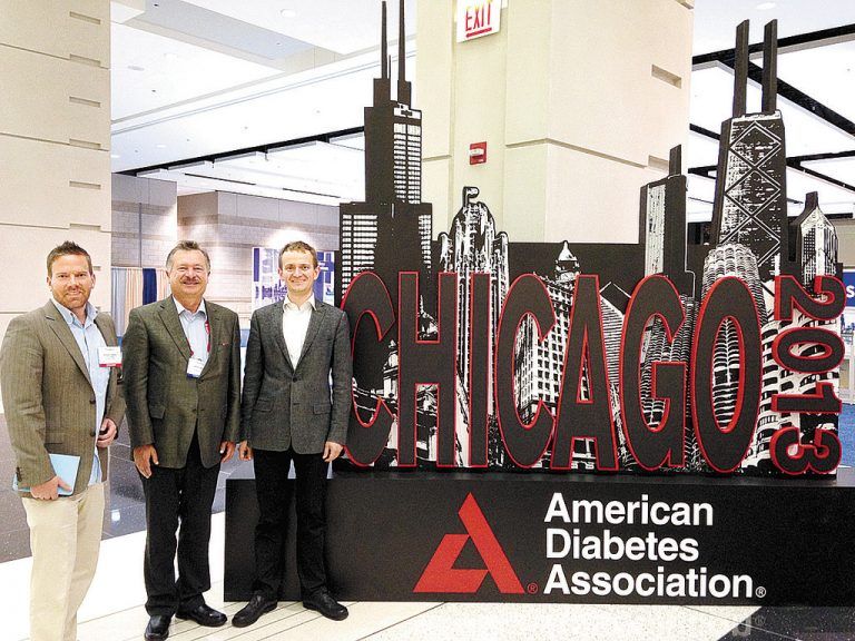 Professor Heinz Drexel (l.) und Dozent Christoph Säly auf dem American Diabetes Kongress in Chicago. Foto: Privat