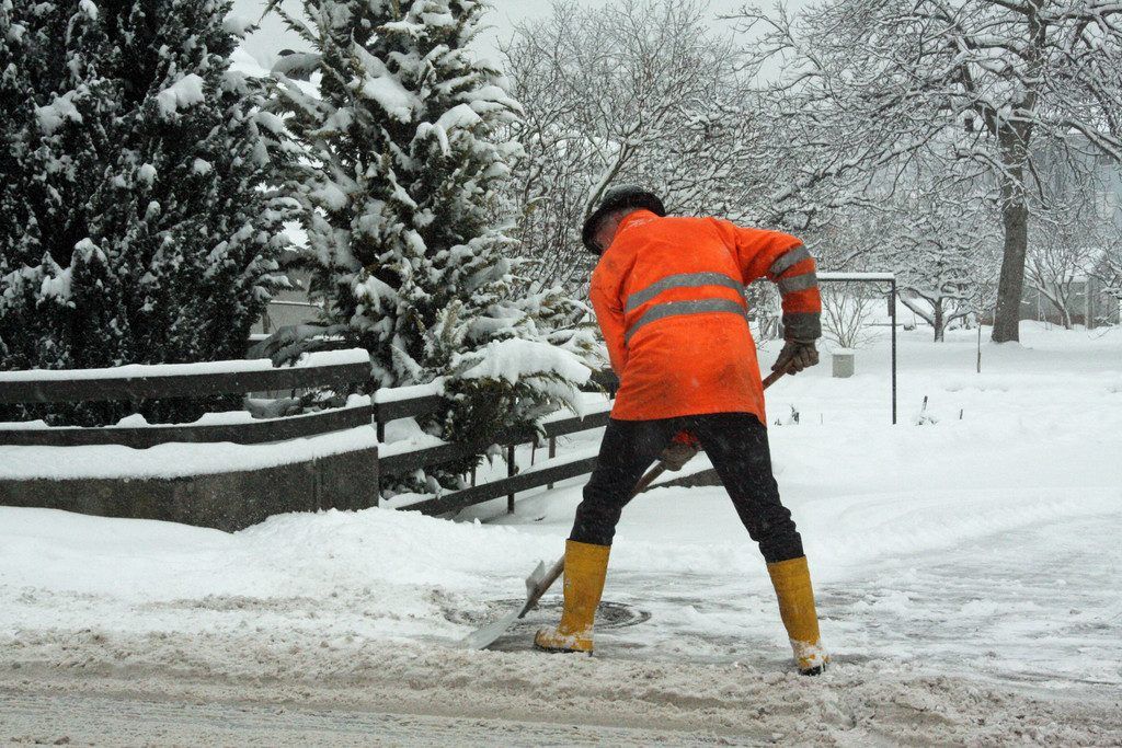 Vogewosi schafft Tausende Schneeschaufeln an. Das wollte der Produzent schriftlich.