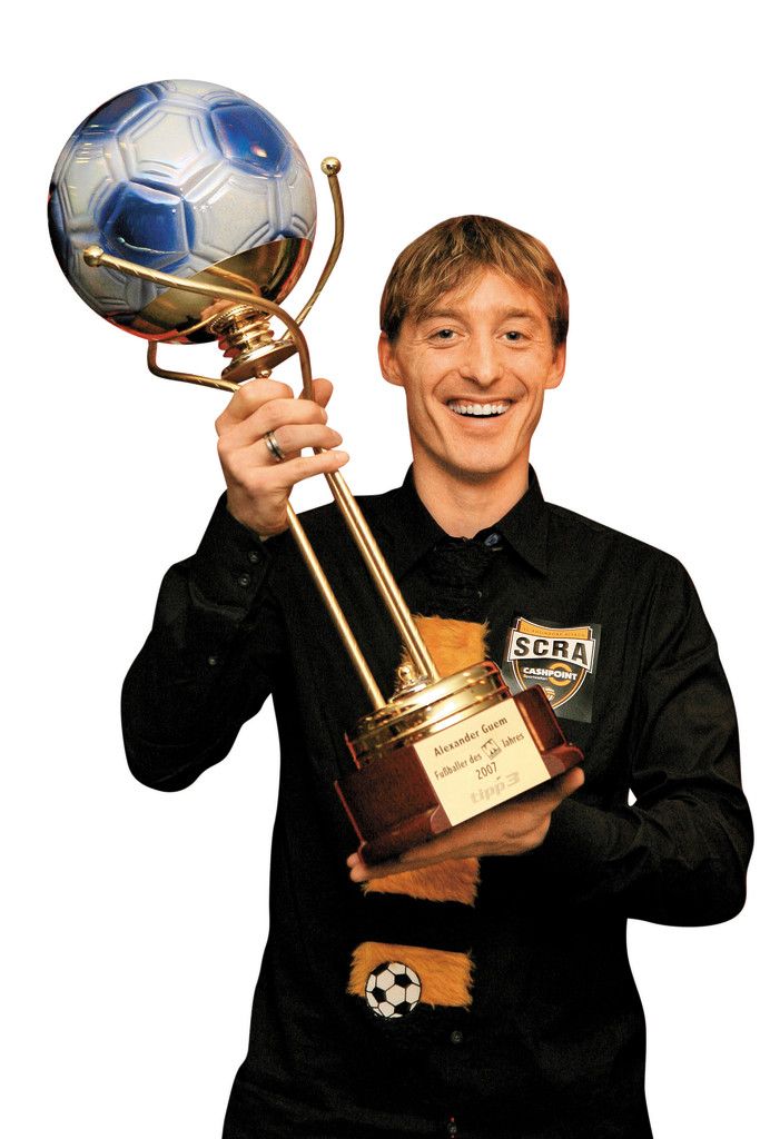 Rekordsieger Alexander Guem mit seinem ersten Siegerpokal.