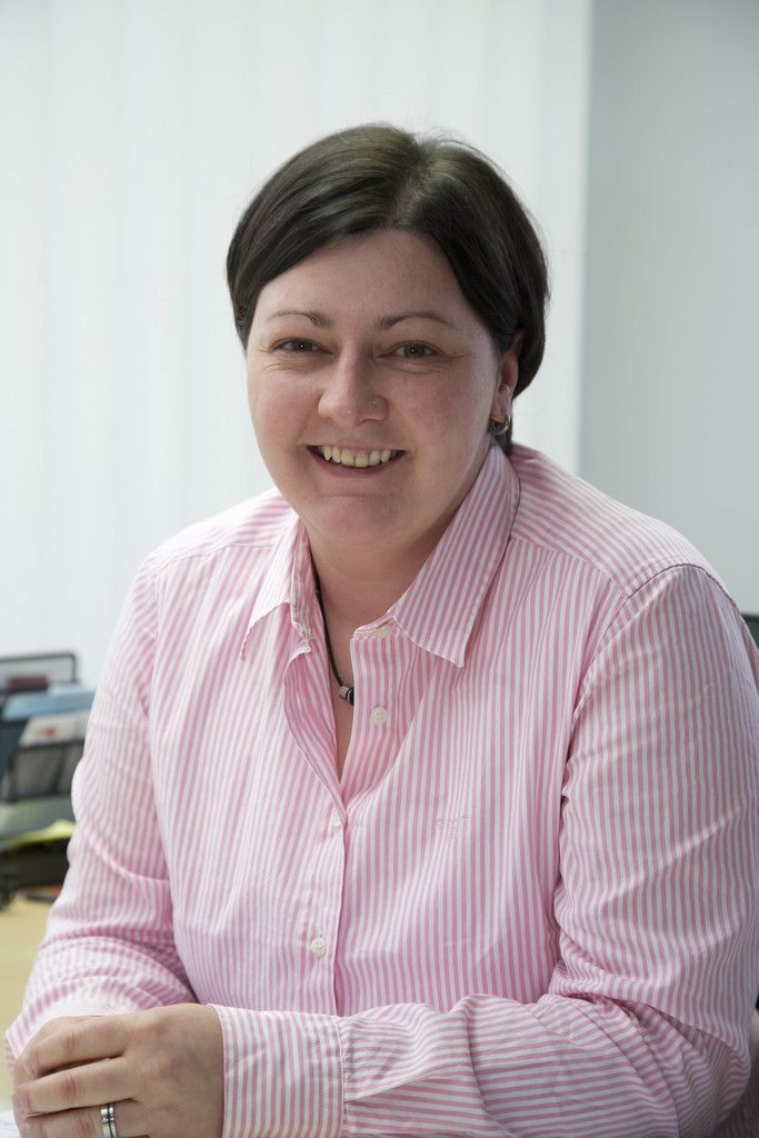 Renate EugsterBüroHier schätze ich vor allem die familiäre Atmosphäre. Außerdem erlebt man Freude nach einer Prüfung, aber natürlich auch manchmal Tränen.