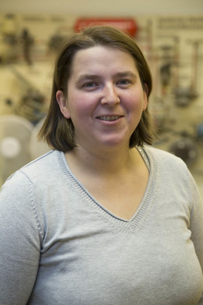 Renate KüngFahrlehrerinIch war immer schon technisch interessiert und absolvierte die Automechanikerlehre. Ich bin seit 13 Jahren Fahrlehrerin für Auto und Motorrad.