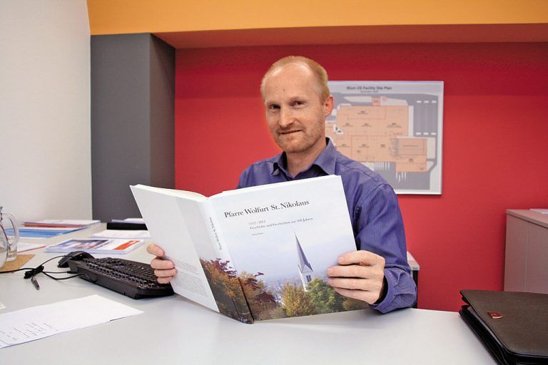 Richard Eberle hat schon zur Industriegeschichte publiziert und nun die 500 Jahre der Wolfurter Pfarrei aufge-arbeitet. Foto: VN/Matt
