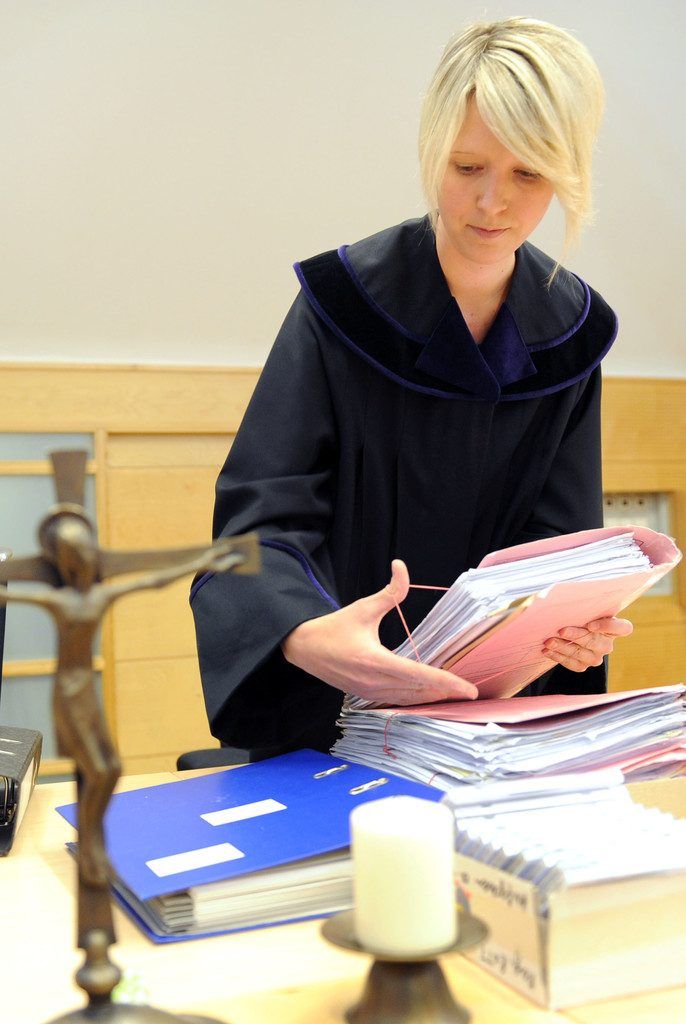 Ist sie schuldig, oder geht sie frei? Testamentsprozess Teil zwei ganz in diesem Fokus.