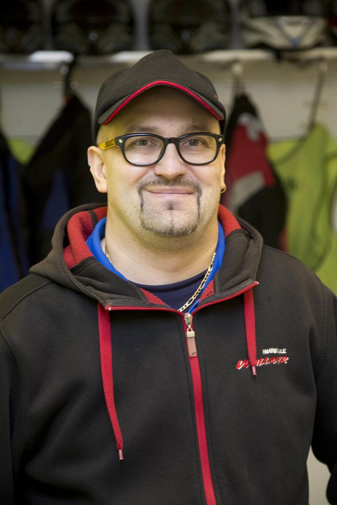 Robert Paiser Fahrlehrer Junge Leute weiterzubilden und sie auf ein sicheres Fahren vorzubereiten, macht Spaß. Ich unterrichte Theorie und Praxis.