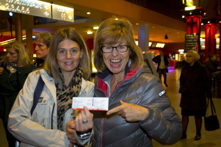 Rosi Stohs und Tochter Jeanine Mähr: „Ab und zu gehen wir ins Kino. Uns hat das aktuelle Thema sehr interessiert und dass der Film auf einer wahren Begebenheit beruht.“ Foto: VN/Paulitsch