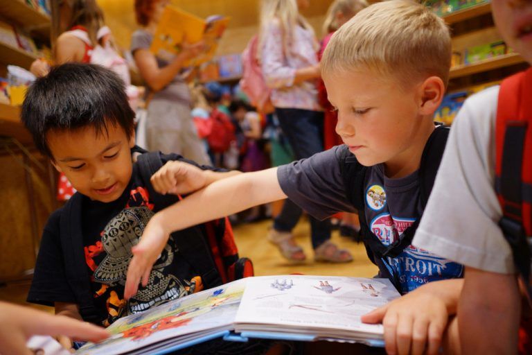 Rund 4500 Kinder und Jugendliche haben im Vorjahr auf der allerersten „Buch am Bach“ spannende Stunden erlebt. Foto: VN/Hartinger