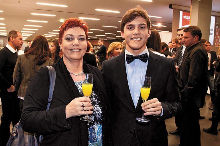 Ruth Pilsan mit ihrem Sohn, Meisterpianist Aaron.