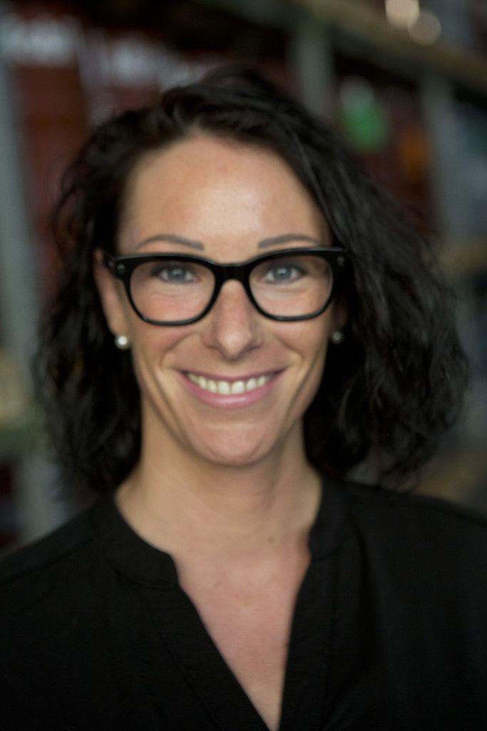 Sabine KöbBüroWir legen Wert auf ein kollegiales Arbeitsklima und stellen nur Leute ein, die auch in unser Team passen. Ich habe viel mit Kunden am Telefon zu tun.