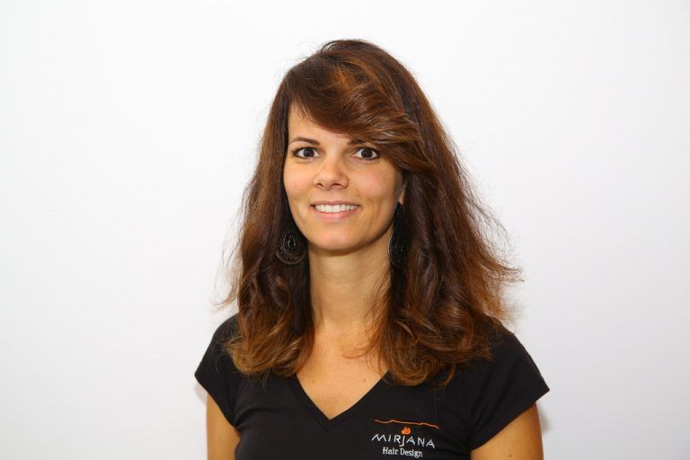 Sandra Schwei,FriseurinIch habe gerne mit Menschen zu tun. Außerdem ist es immer wieder schön zu sehen, wie eine neue Frisur einen Menschen völlig verändern kann.