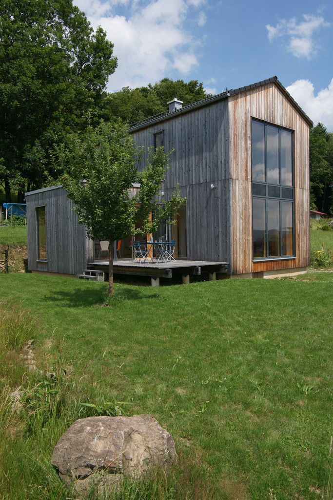 Schöne Beispiele für preisgünstige Häuser auf der com:bau. Foto: Drexel