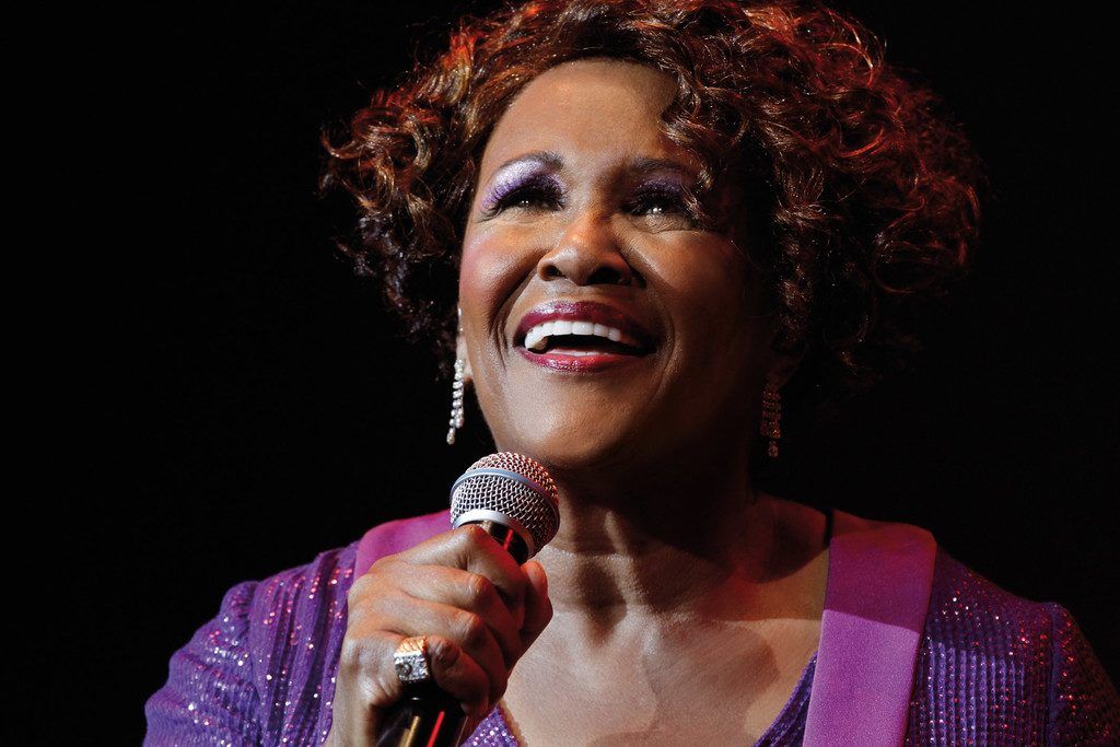 Queen Esther Marrow bringt mit ihrer Truppe energievolle Gospelmusik ins Festspielhaus.