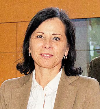 Silvia Benzer (FP): Ich sehe den Landtag als wichtiges Instrument gegen Zentralismus und bin aus diesem Grund gegen die Abschaffung. Die Abgeordneten aus dem Bezirk sind im Land verankert und kennen die Bedürfnisse der Menschen in ihrem Bundesland. Auch wenn vieles auf EU-Ebene geregelt wird, braucht es Entscheidungs- und Handlungsspielraum vor Ort, also in der Region. Eine Verkleinerung des Nationalrats hingegen würde in meinen Augen Sinn machen.