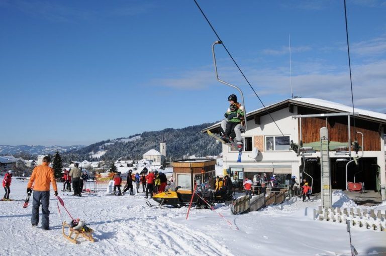So schön hat der Winter im Dezember in Alberschwende begonnen. Genug Schnee für den Wintersport. Foto: tourismus alberschwende