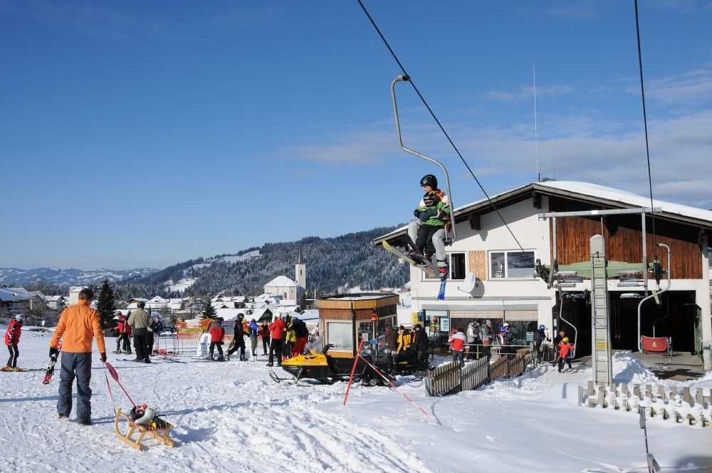 Vorarlberger Skigebiete in mittleren und tiefen Lagen lechzen nach Schnee und Kälte.