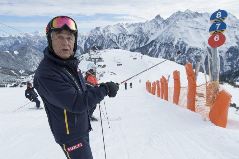 Solche mangelhaft gesicherten Zaunpfosten lässt Edwin Fritz nicht durchgehen.  Foto: Stiplovsek