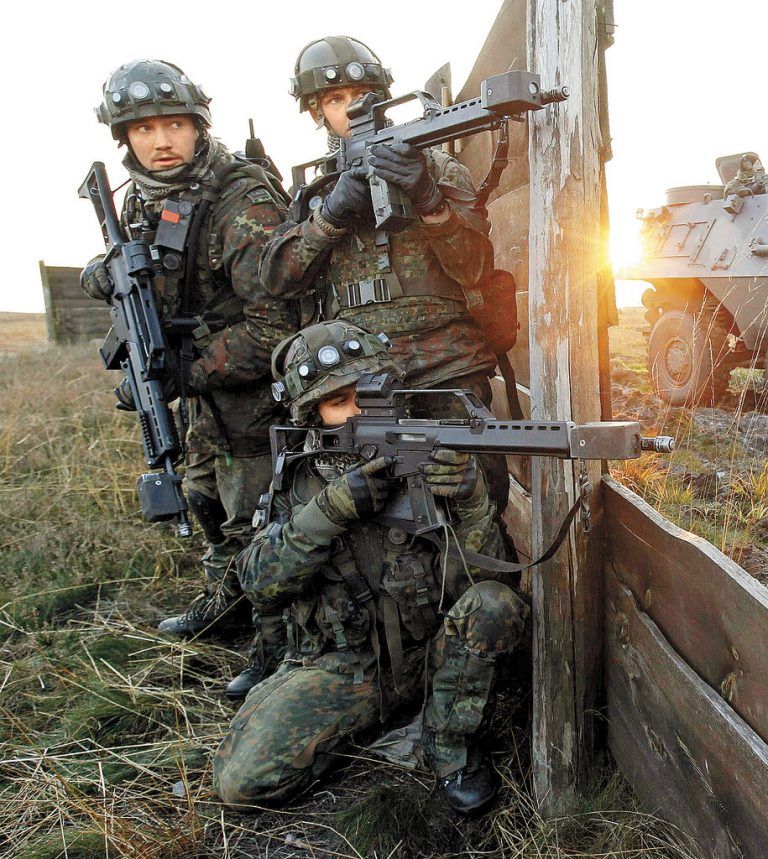 Soldaten der deutschen Bundeswehr: Im Nachbarland ist man zu einer Berufstruppe übergegangen. Foto: DPA