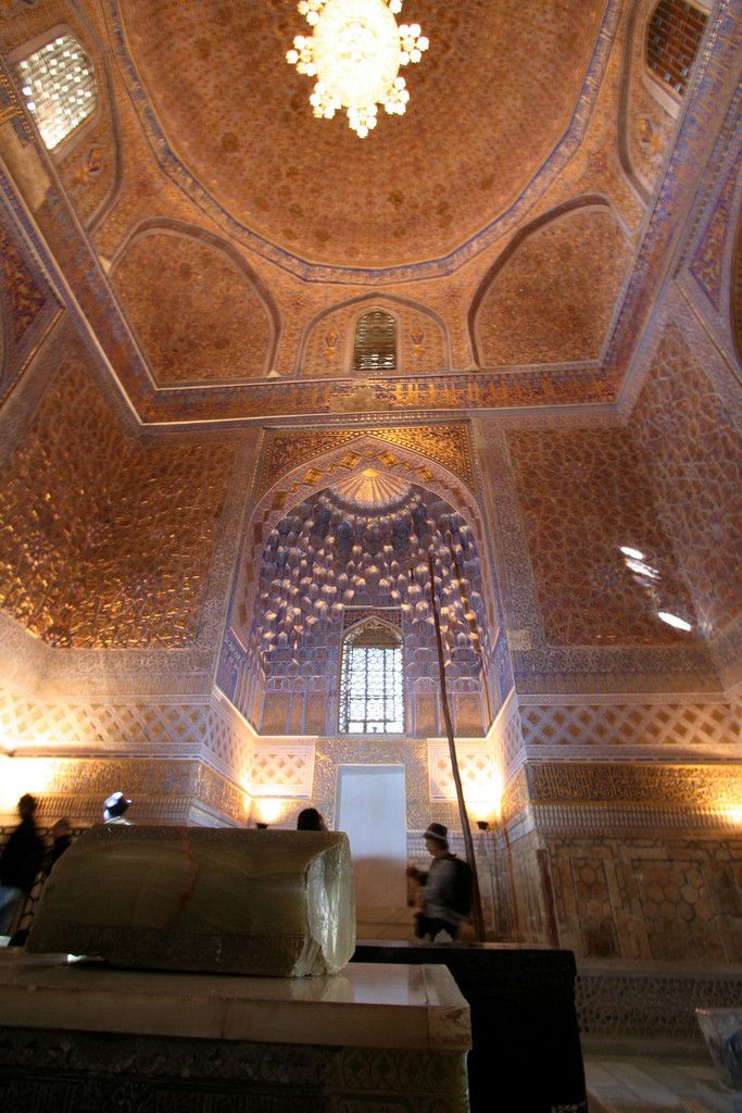 Spektakuläre Innenansicht von Timurs Mausoleum Gur-e Amir.