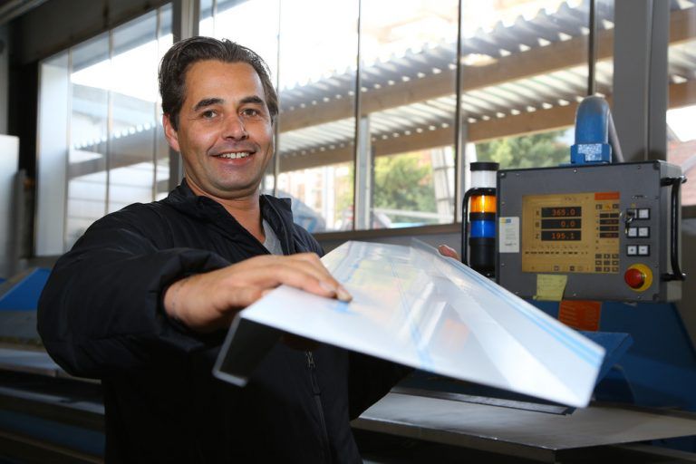 Spenglermeister Rainer Mathis hat den Betrieb vor 22 Jahren von seinem Vater übernommen. Foto: VN/HB