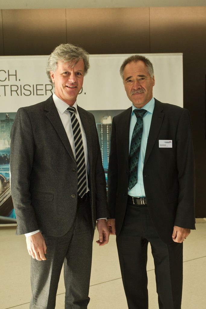Spitalsdirektor Gerald Fleisch (l.) und Manfred Brandl (Liebherr).